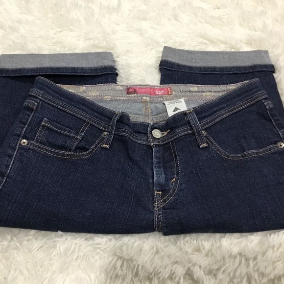 Levi’s 528 Curvy Cut Jean Capris - Picture 2 of 3
